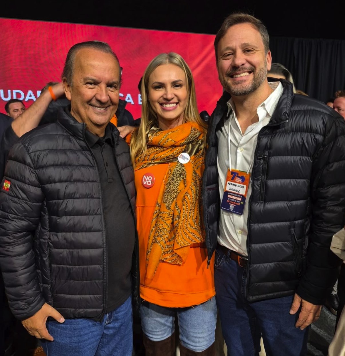 Morgana Daniel com apoiadores em evento